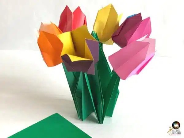 Faire un bouquet de tulipes en origami