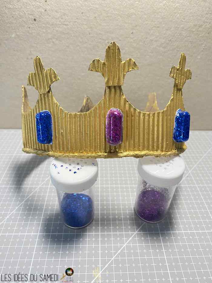 Couronne en carton : DIY facile pour roi ou reine - Les idées du samedi